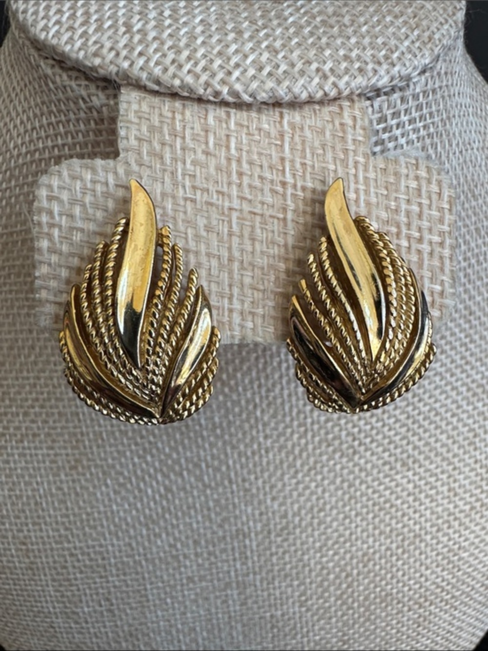 VTG Crown Trifari Gold Tone Textured Leaf Clip-on Earrings 1950s 1960s